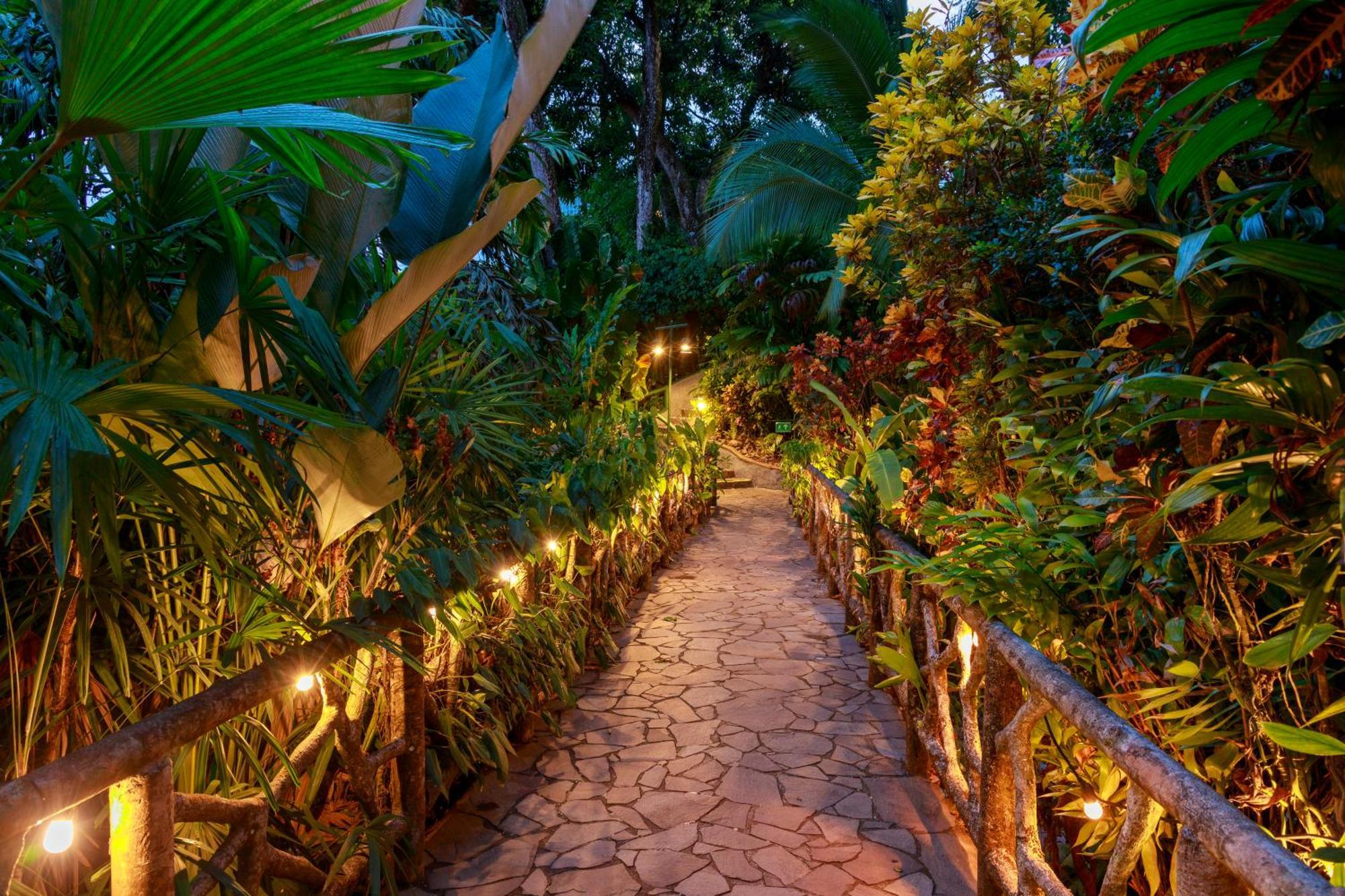 Si Como No Resort & Wildlife Refuge Manuel Antonio Exterior photo